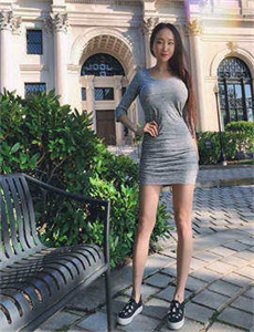 不扣纽扣的女孩下载-恋老 视频